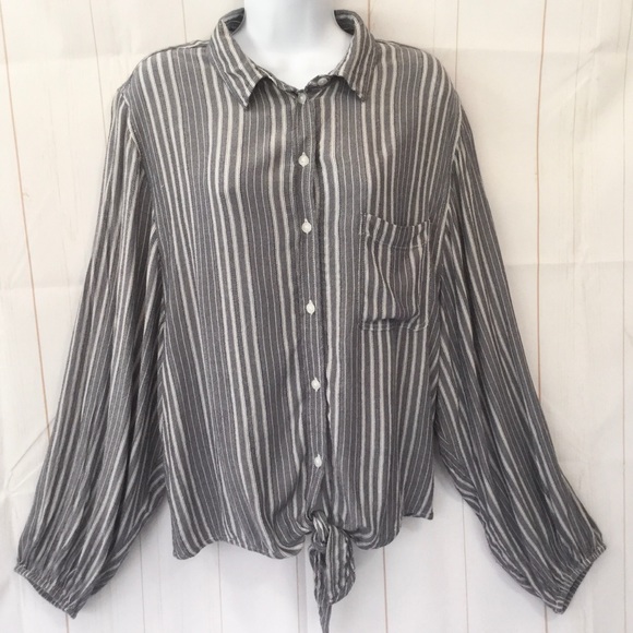 American Eagle Outfitters Tops - American Eagle Button & Tie Front Blouse